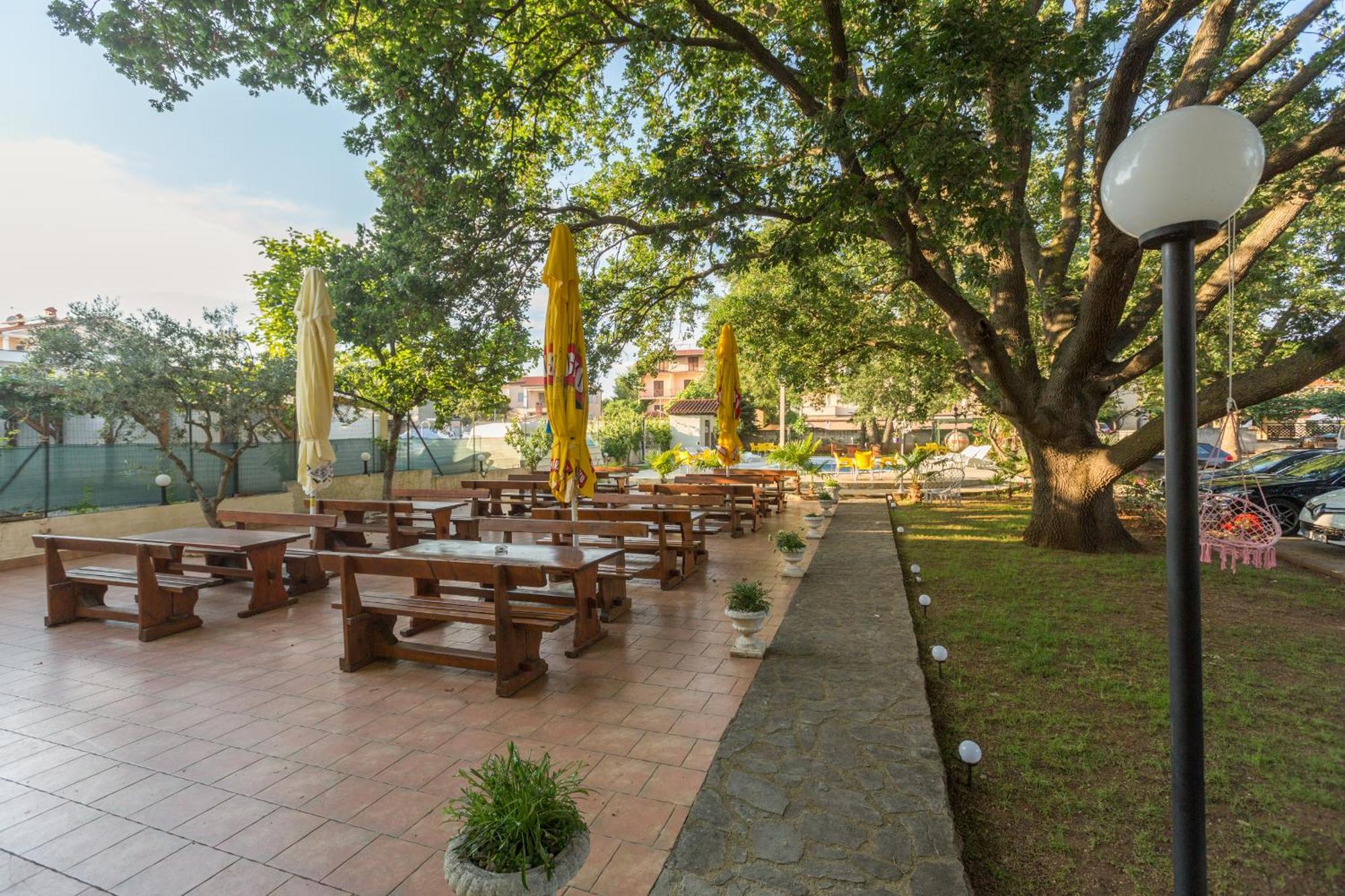 Biergarten Medulin Eksteriør bilde